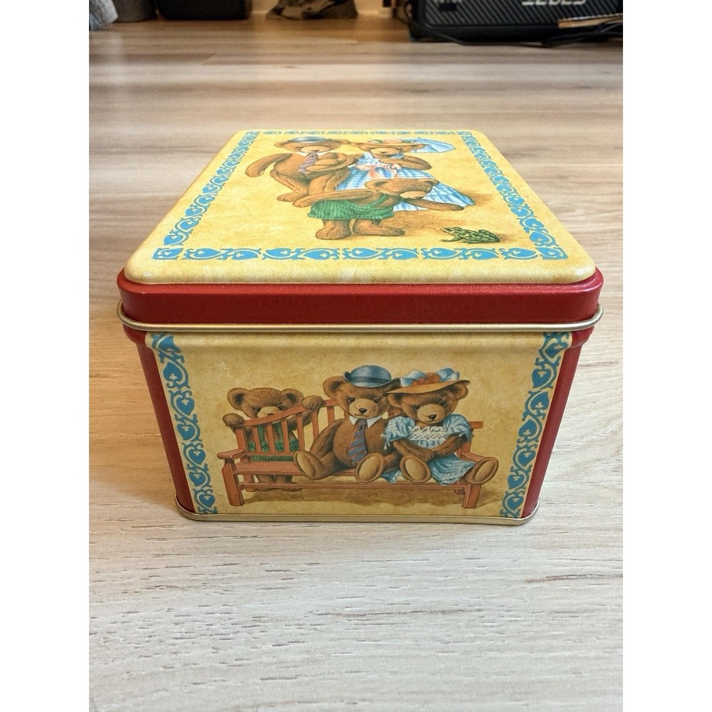 Bears Tin and Blank Cards With Envelopes Currant 1984 Made In USA Vintage